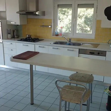 Yvonne Apartment