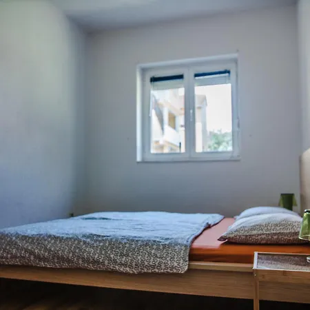 Appartement Yvonne Pakoštane