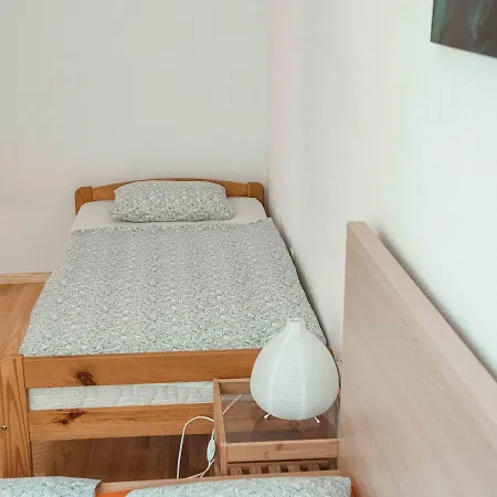 Yvonne Apartment *