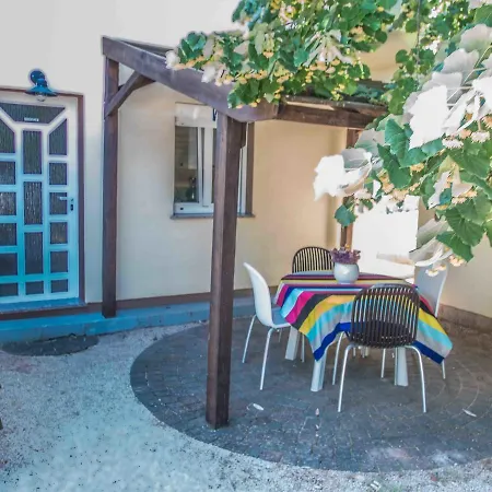 Yvonne Apartments Apartmán Pakoštane