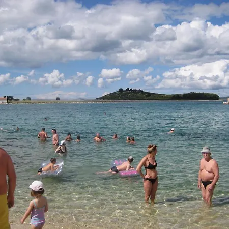 Yvonne Apartments Apartmán *