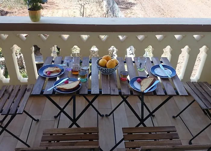 Yvonne Apartments Apartament