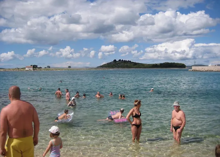 Yvonne Apartments Apartament *