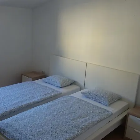 Yvonne Apartment *