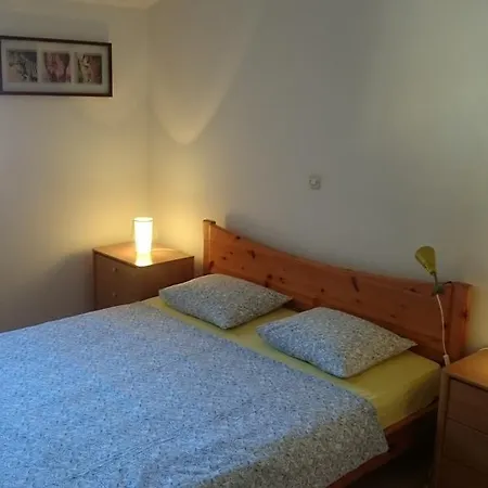 Yvonne Apartments *