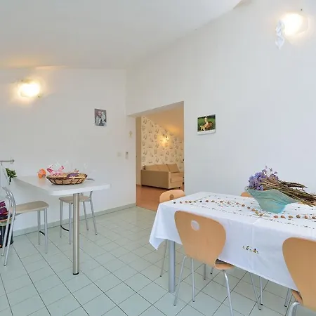 Yvonne Apartments Pakostane