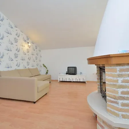 Yvonne Apartments Pakostane
