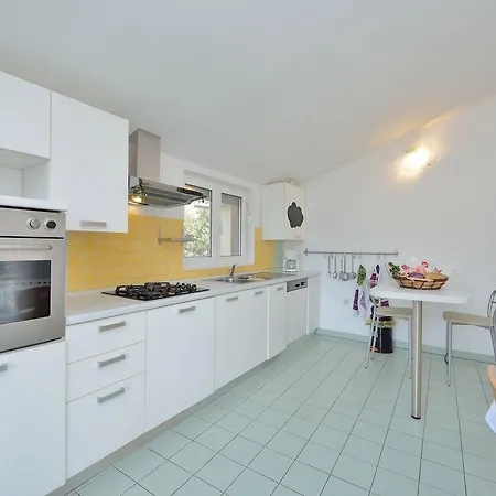 Yvonne Apartments Pakostane